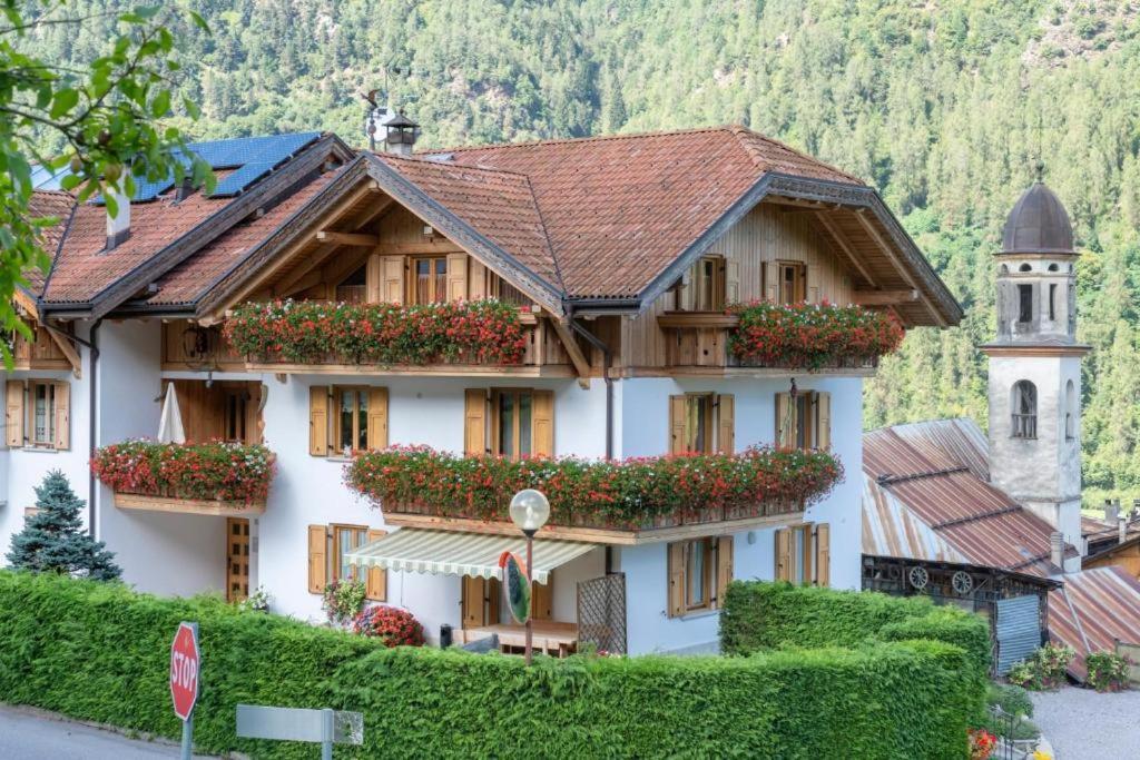 Appartamento Mansarda Patrizia E Franco Val Di Sole Commezzadura Exterior photo